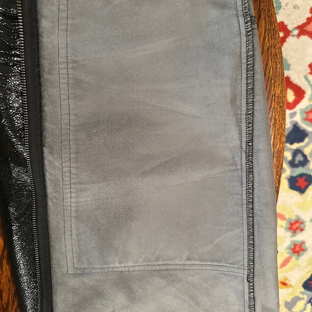 H & M  Crinkle,  Faux Patent Leather Mini Skirt, Front Zipper -Retro Disco- SZ 6 - Picture 6 of 6
